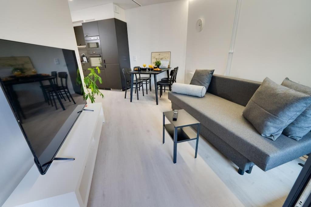 Best Location In Tampere! Modern City Apartment, 2Rooms, Kitchen And Balcony Exterior photo