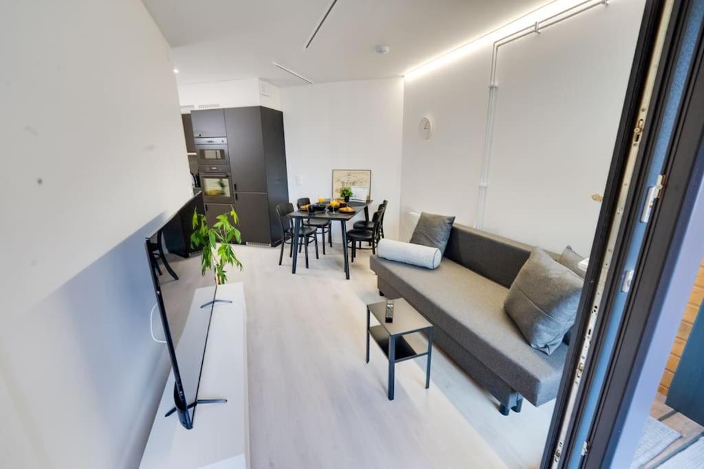 Best Location In Tampere! Modern City Apartment, 2Rooms, Kitchen And Balcony Exterior photo