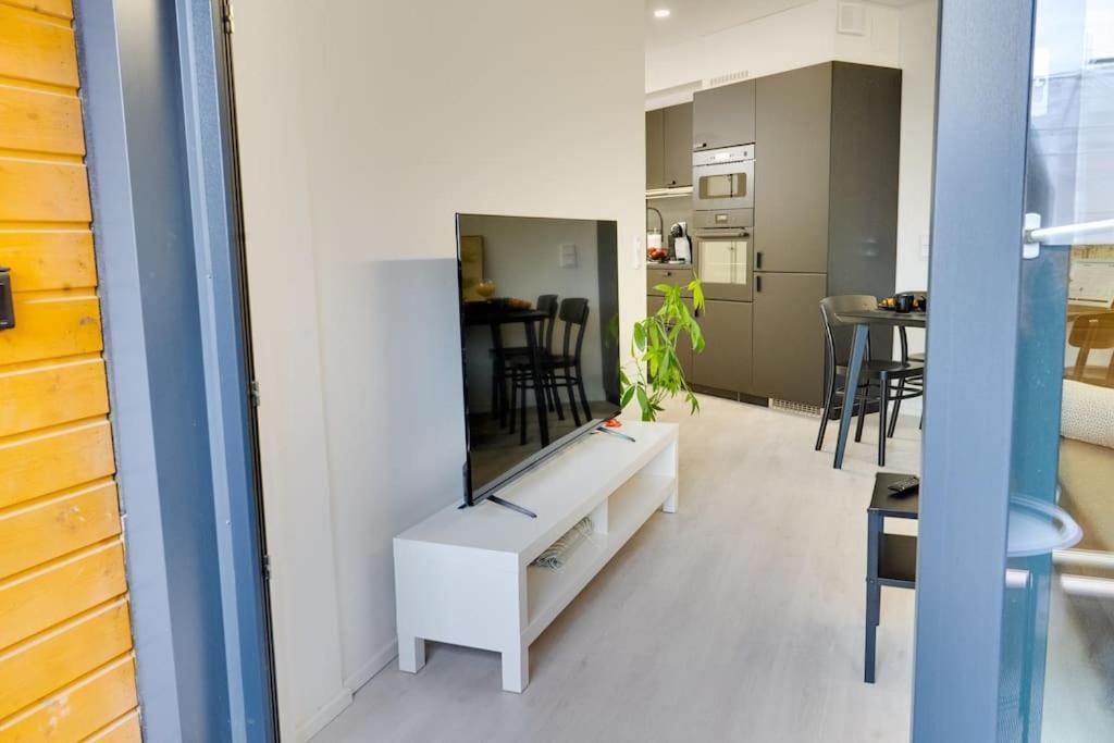Best Location In Tampere! Modern City Apartment, 2Rooms, Kitchen And Balcony Exterior photo